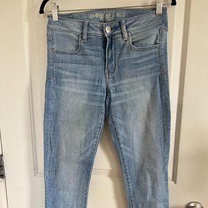 American Eagle Super Stretch Ankle Crop Skinny Jegging in Light Wash